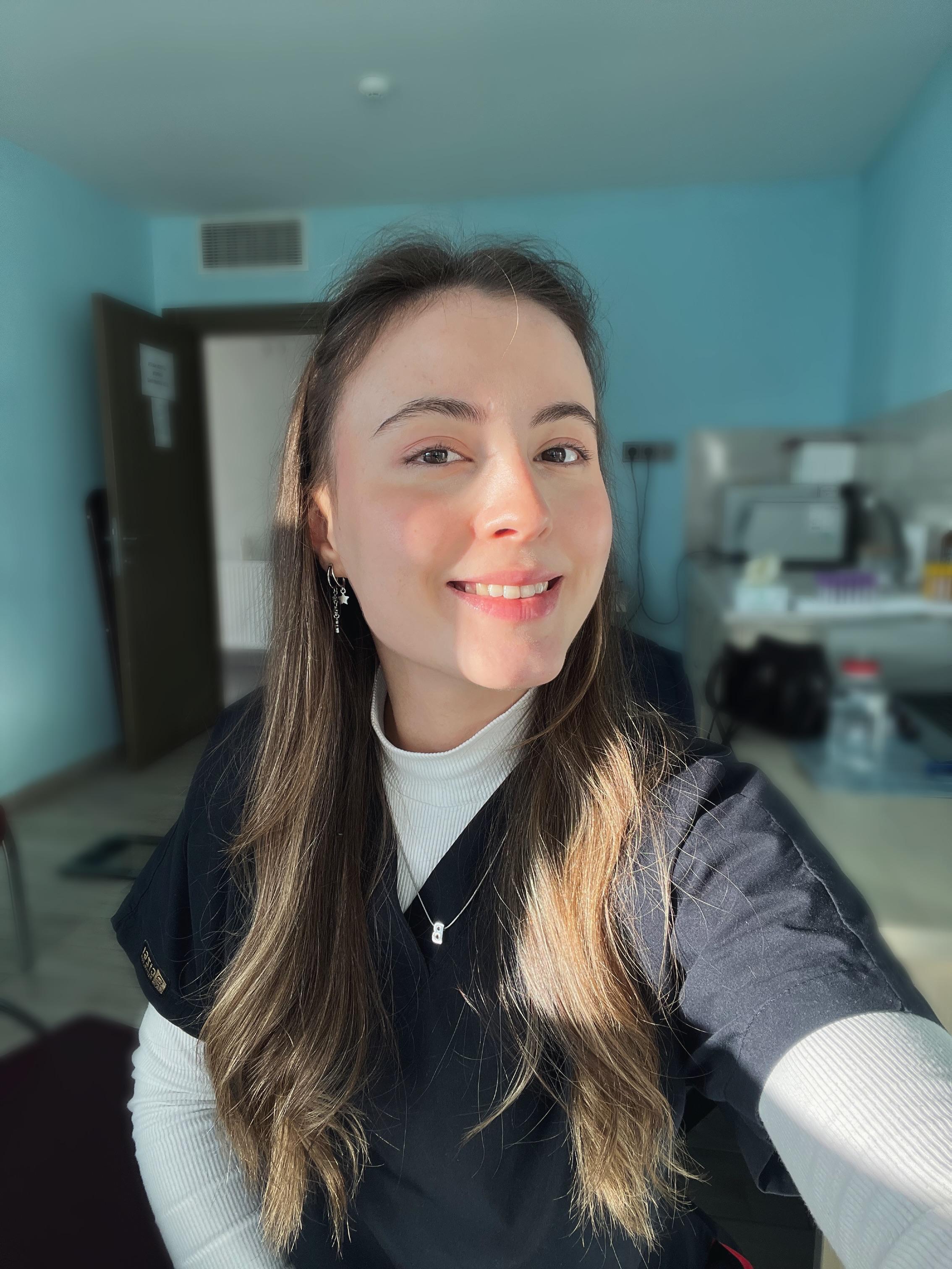 Hemşire Büşra DENİZ